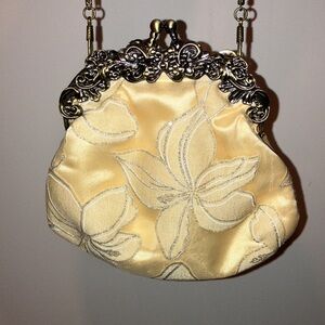 Vintage novelty floral shoulder bag